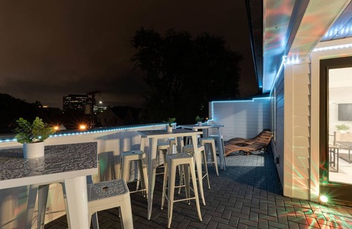 West End Apartment | 22 Bed West Nashville Rooftop and Pool Table
