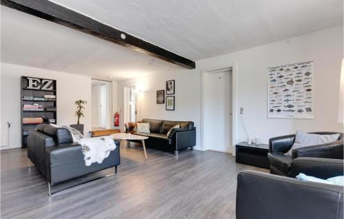 Henne House | 22-Bedroom Holiday Home In Henne