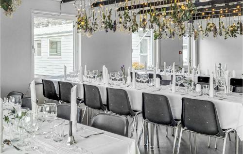 Henne House | 22-Bedroom Holiday Home In Henne