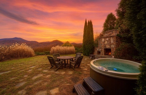 River Ridge House | 22-Guest Lodge on 17 Acres | River Access, Wine Cellar, & Library