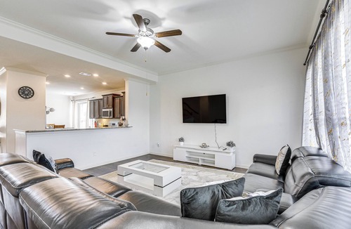 Baytown House | 22 Mi to Dtwn Houston: Spacious Baytown Home!