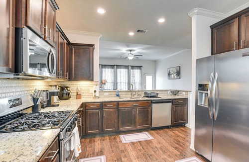 Baytown House | 22 Mi to Dtwn Houston: Spacious Baytown Home!
