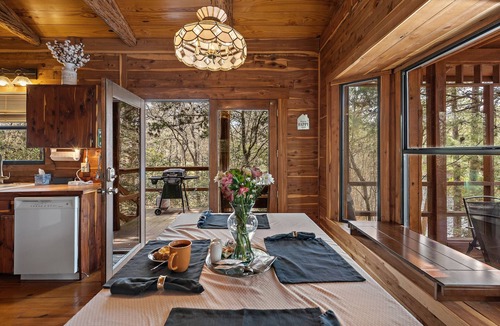 La Grange Cabin | 22 mi to Round Top Warrenton for Antique Week, 2/2 cabin on a quiet lake, Wif