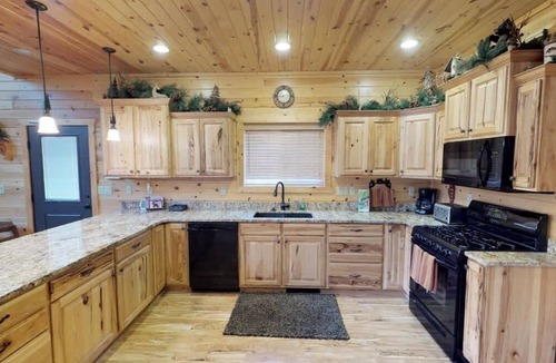 Island Park Cabin | 22 MI to YNP | Firepit & Patio | Spacious Lodge