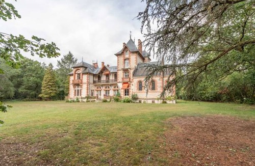 Pierrefitte-sur-Sauldre House | 220 m² House ∙ 5 bedrooms ∙ 6 guests