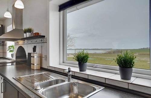 Redsted House | 220 m2 holiday home for 10 people with fjord view and wildlife bath
