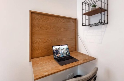 18th Arrondissement Resort | 220 m² Private room ∙ 1 bedroom ∙ 1 guest
