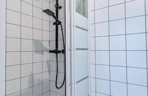 18th Arrondissement Resort | 220 m² Private room ∙ 1 bedroom ∙ 1 guest