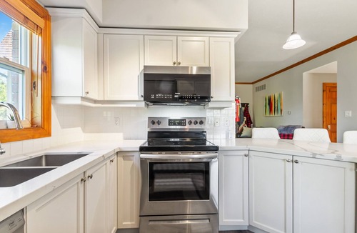 The Blue Mountains Condo | 220 Snowbridge w/Free Shuttle to Village