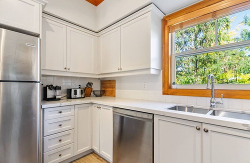The Blue Mountains Condo | 220 Snowbridge w/Free Shuttle to Village