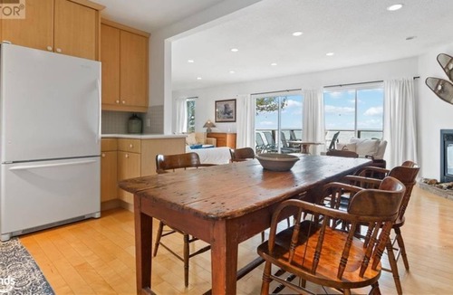 The Blue Mountains House | 223 SUNSET Boulevard