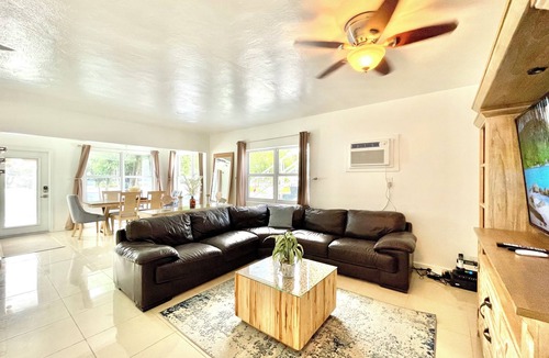 Dolphin Isles Apartment | 2237/U1-Top Pick-Beachfront-Downtown