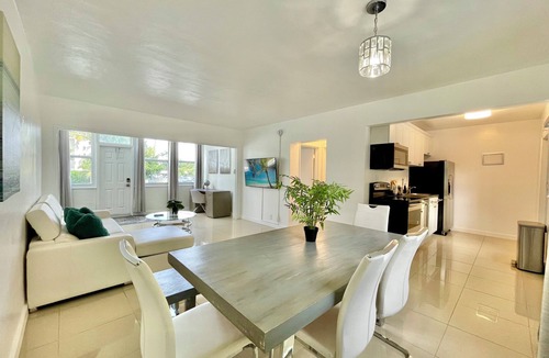 Dolphin Isles Apartment | 2237/U2-Sunrise Beach Sensation Marvelous apartment with AC in Fort Lauderdale