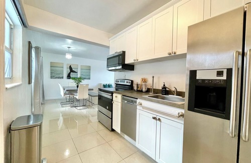 Dolphin Isles Apartment | 2237/U2-Sunrise Beach Sensation Marvelous apartment with AC in Fort Lauderdale