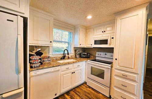 Anderson House | 228 Lakeland