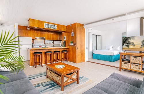 Waikiki Condo | 22FL Renovated 1BR with Mountain Views & Parking