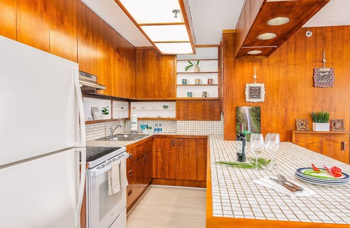 Waikiki Condo | 22FL Renovated 1BR with Mountain Views & Parking