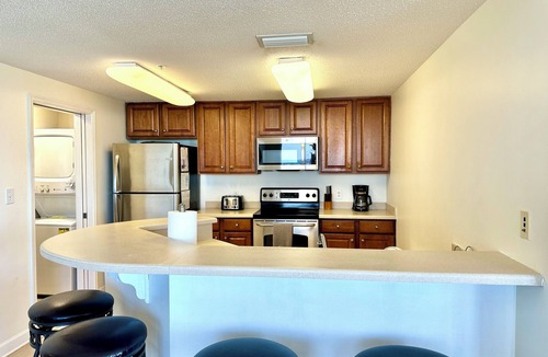 Lower Grand Lagoon Condo | 22nd Floor Penthouse 120’ Wrap Balcony Gulf Front Walk to Schooners Sleeps 8