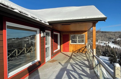 Pointe-au-Pic Ski Chalet | 23-acre estate with EXCEPTIONAL views of the St. Lawrence River!