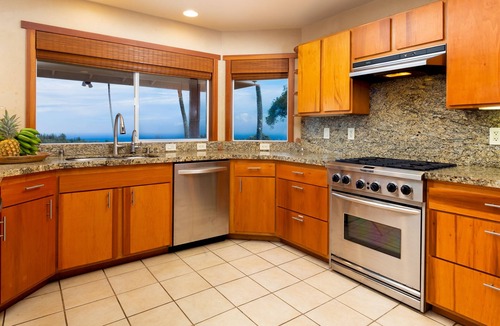 Kapaau House | 23 Acre Farm 8 Beds with Ocean Views