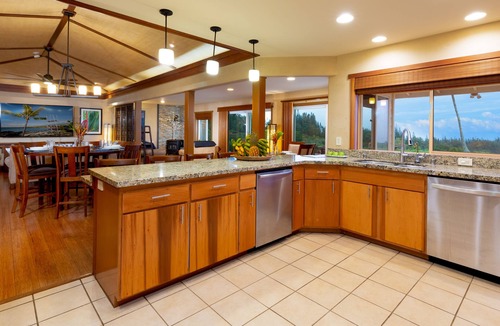 Kapaau House | 23 Acre Farm 8 Beds with Ocean Views