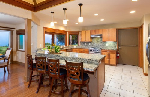 Kapaau House | 23 Acre Farm 8 Beds with Ocean Views