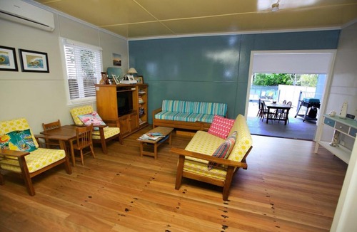 Moffat Beach House | 23 Bryce St Moffat Beach