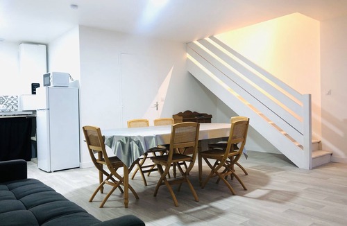 Bouchemaine House | 23-House-Family-Ensuite with Shower-Courtyard view