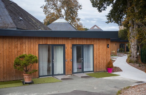 Bouchemaine House | 23-House-Family-Ensuite with Shower-Courtyard view