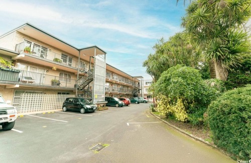 Mount Albert Apartment | 23 Studio Apartment in Mount Albert