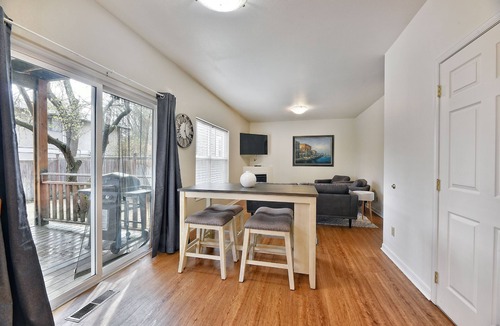 Historic Railroad District House | 230-Downstairs-Duplex-Private Bathroom-Mountain View