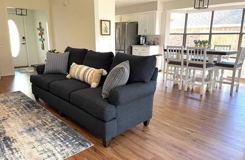 Walden on Lake Conroe Cottage | 2300 Sq Ft, 4/2 ❤️ 2 Minutes From Lake Conroe