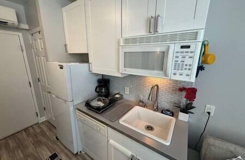 Smith Mountain Lake Apartment | #2301 Pointe Mariners Studio
