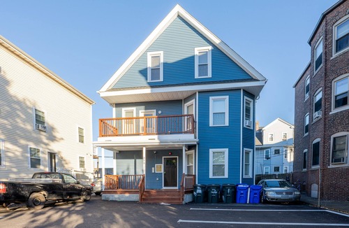 Dorchester Apartment | 233-3 - 4BR Boston - Peaceful Escape near Park Zoo