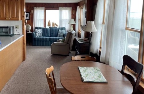 Sagamore Beach Cottage | 233 Phillips Rd - Oceanfront Cottage on Sagamore Beach with Stunning Views