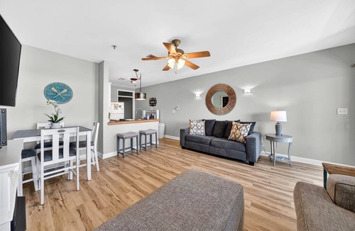 Smith Mountain Lake Apartment | #233 Pointe - 2 Bedroom Lakefront Condo at Mariners SML
