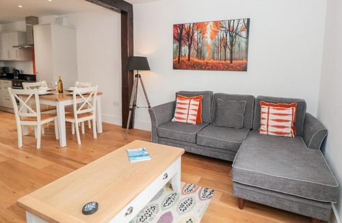 Dartmouth Apartment | 24 Foss Street