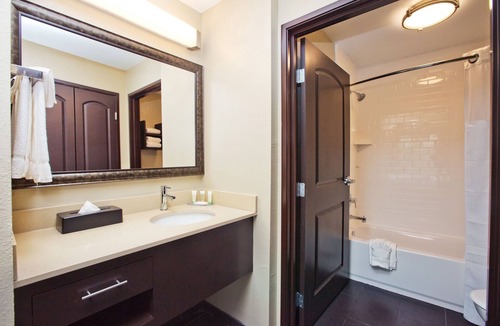Sweetbriar Apartment | 24 Hour Business Center + Heated Outdoor Pool | Studio Close to Downtown Austin