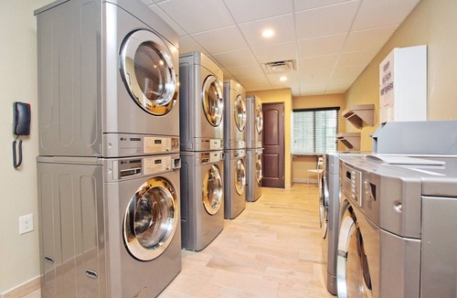 Sweetbriar Apartment | 24 Hour Business Center + Heated Outdoor Pool | Studio Close to Downtown Austin
