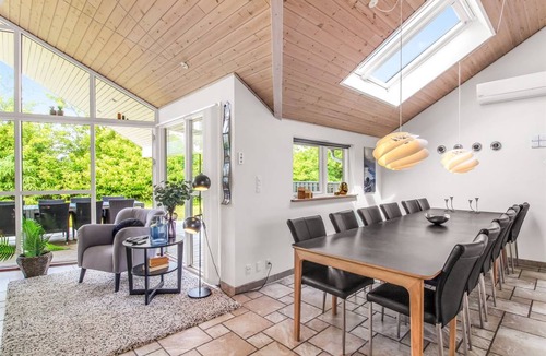 Nørre Lyngby House | 240 m² House ∙ 5 bedrooms ∙ 12 guests