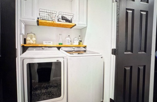 Lubbock House | 2400 SQ FT 4/2 house 5 minutes fm TTU, Large Backyard and Sauna