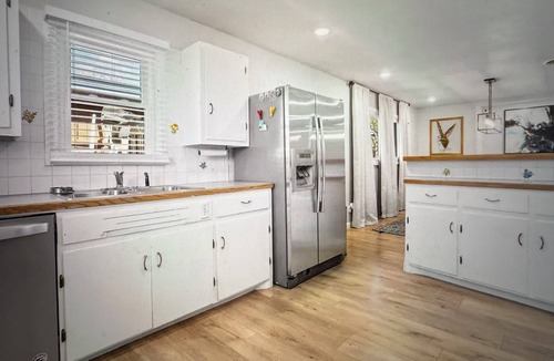 Lubbock House | 2400 SQ FT 4/2 house 5 minutes fm TTU, Large Backyard and Sauna