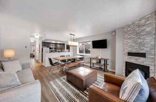 Jackson Apartment | 2401 Pitchfork