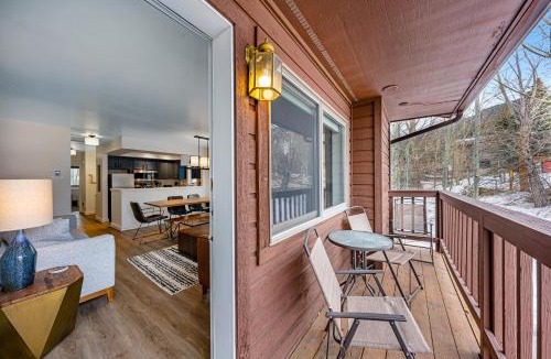 Jackson Apartment | 2401 Pitchfork