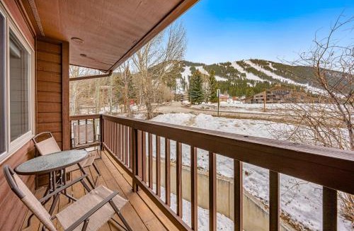 Jackson Apartment | 2401 Pitchfork