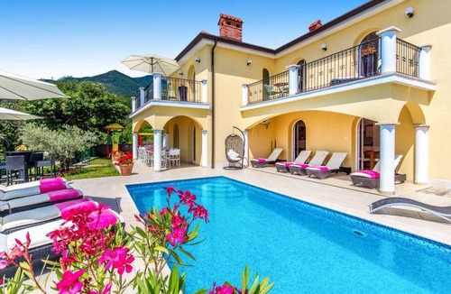 Opatija House | 245 m² House ∙ 7 bedrooms ∙ 12 guests