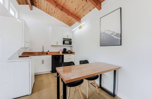 South San Mateo Apartment | 246C - Large Studio w/Kitchenette, Laundry & Deck