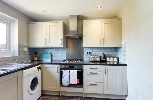 Telford Apartment | 247 Serviced Accommodation in Telford- 3BR HOUSE