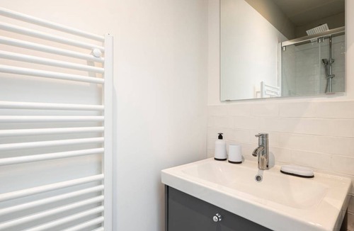 18th Arrondissement Resort | 248 m² Private room ∙ 1 bedroom ∙ 1 guest