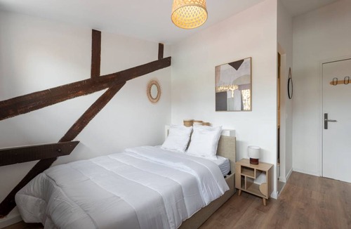 18th Arrondissement Resort | 248 m² Private room ∙ 1 bedroom ∙ 1 guest